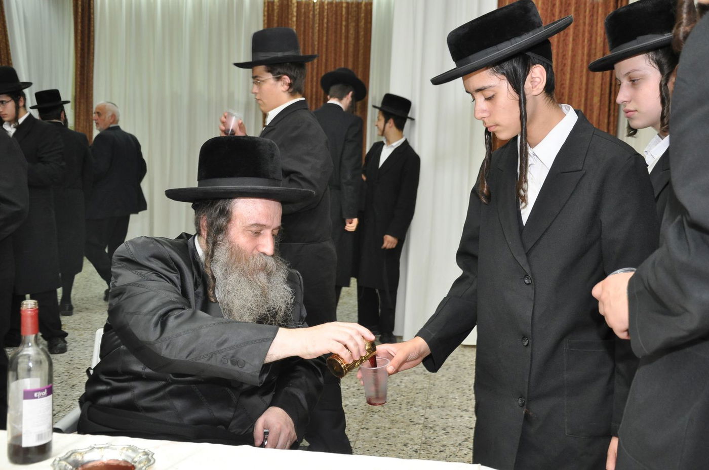 האדמו"ר קוזניץ הגיע לקעמפ של ישיבתו במושב צפריה