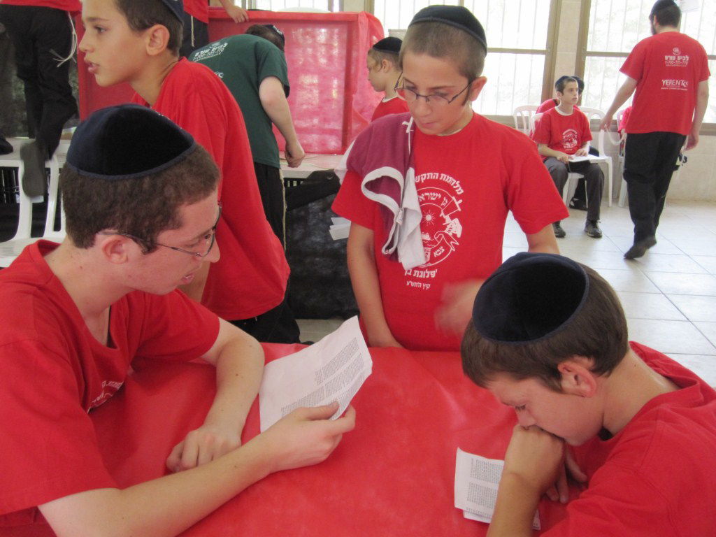 כיכר היום: מחנה-הקיץ של חב"ד