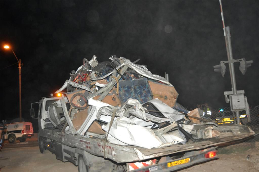 לראות ולבכות: מרגע הפינוי ועד לקדיש המצמרר בזירה