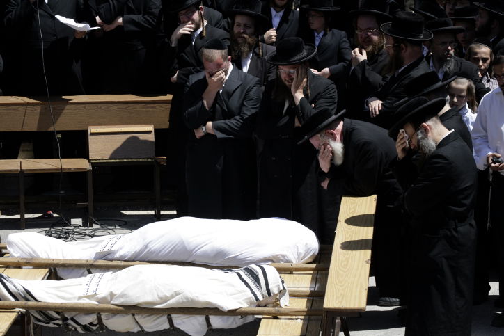 מסע הלוויה קורע-לב בירושלים, אלפים ליוו