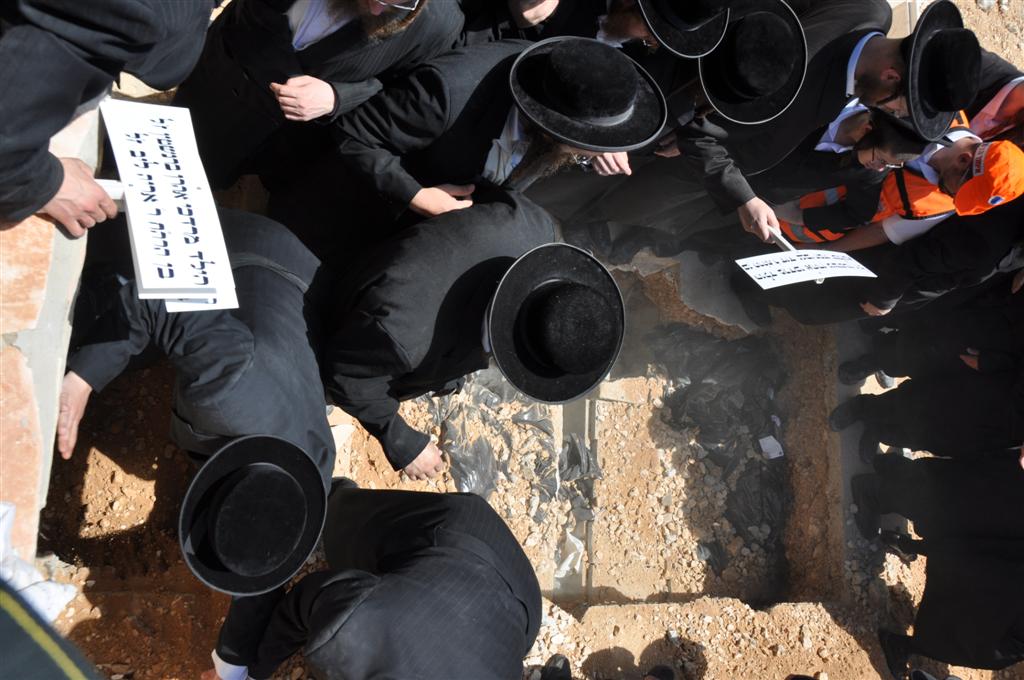 פרידה: שבעת בני המשפחה נטמנו ב"הר המנוחות"