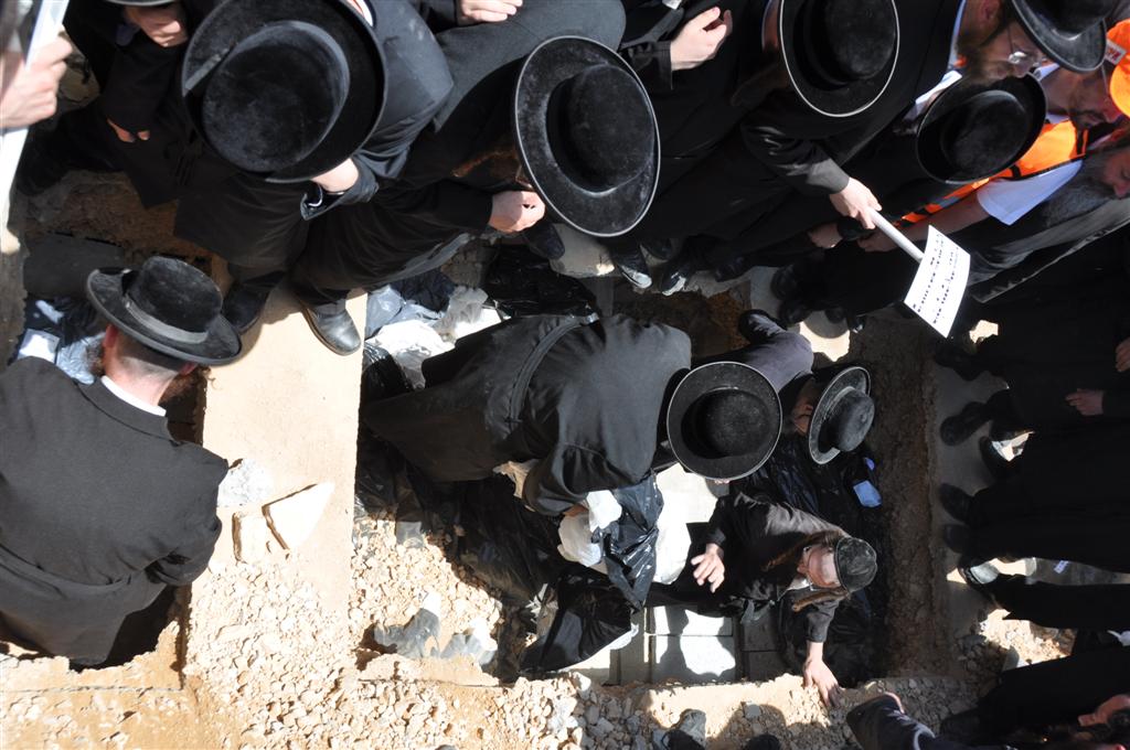 פרידה: שבעת בני המשפחה נטמנו ב"הר המנוחות"