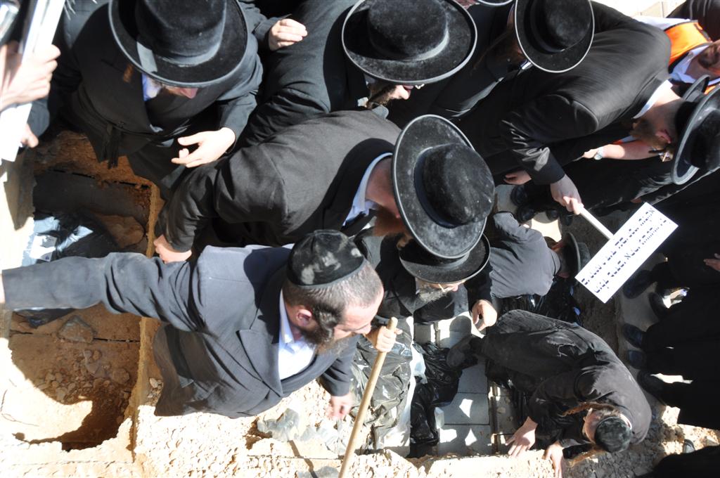 פרידה: שבעת בני המשפחה נטמנו ב"הר המנוחות"