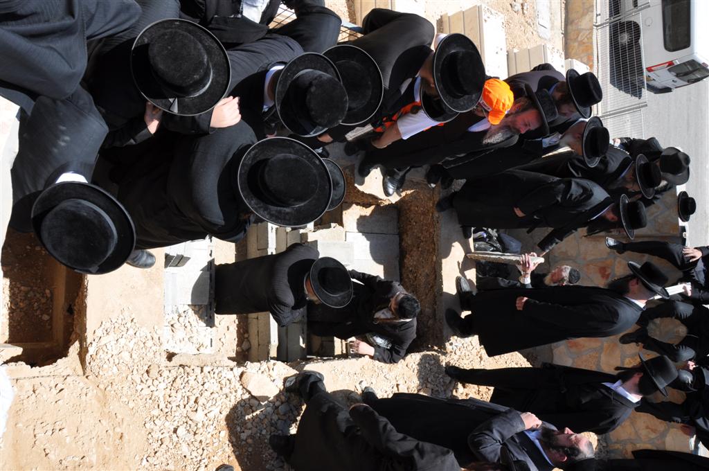 פרידה: שבעת בני המשפחה נטמנו ב"הר המנוחות"