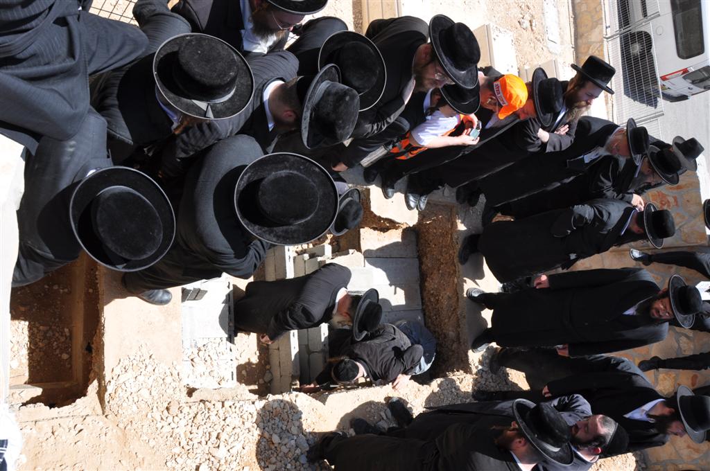 פרידה: שבעת בני המשפחה נטמנו ב"הר המנוחות"