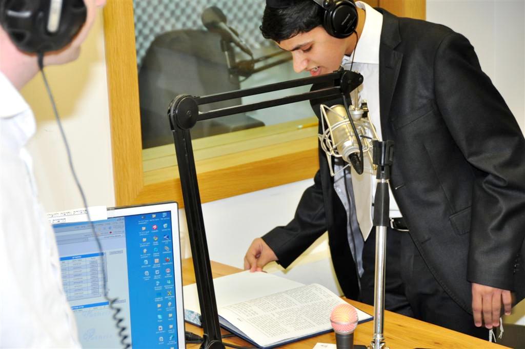 תמונות ווידאו: מידד טסה מסיים מסכת חגיגה ב´קול ברמה´