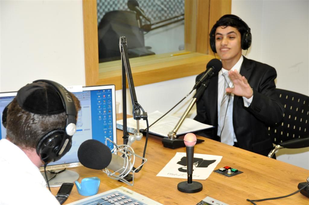 תמונות ווידאו: מידד טסה מסיים מסכת חגיגה ב´קול ברמה´