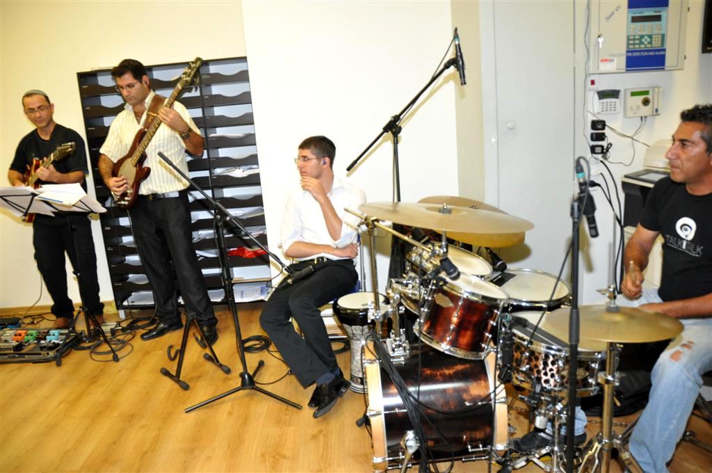 תמונות ווידאו: מידד טסה מסיים מסכת חגיגה ב´קול ברמה´