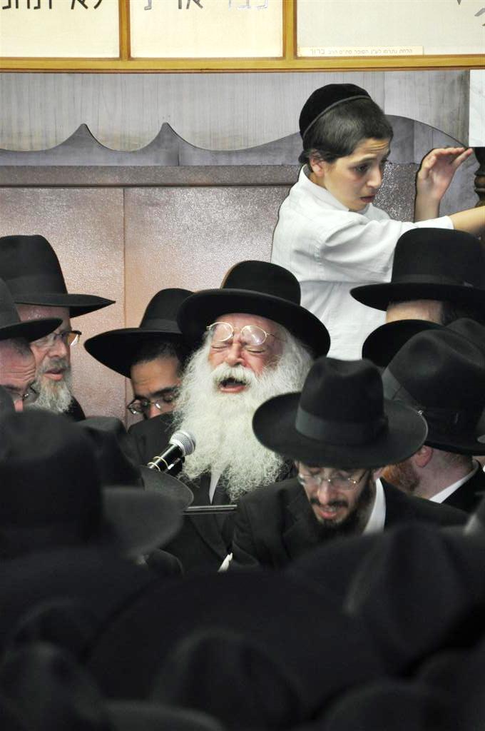 הלווויה בבני-ברק: נפרדו בדמעות מרמ"מ שלוזינגר