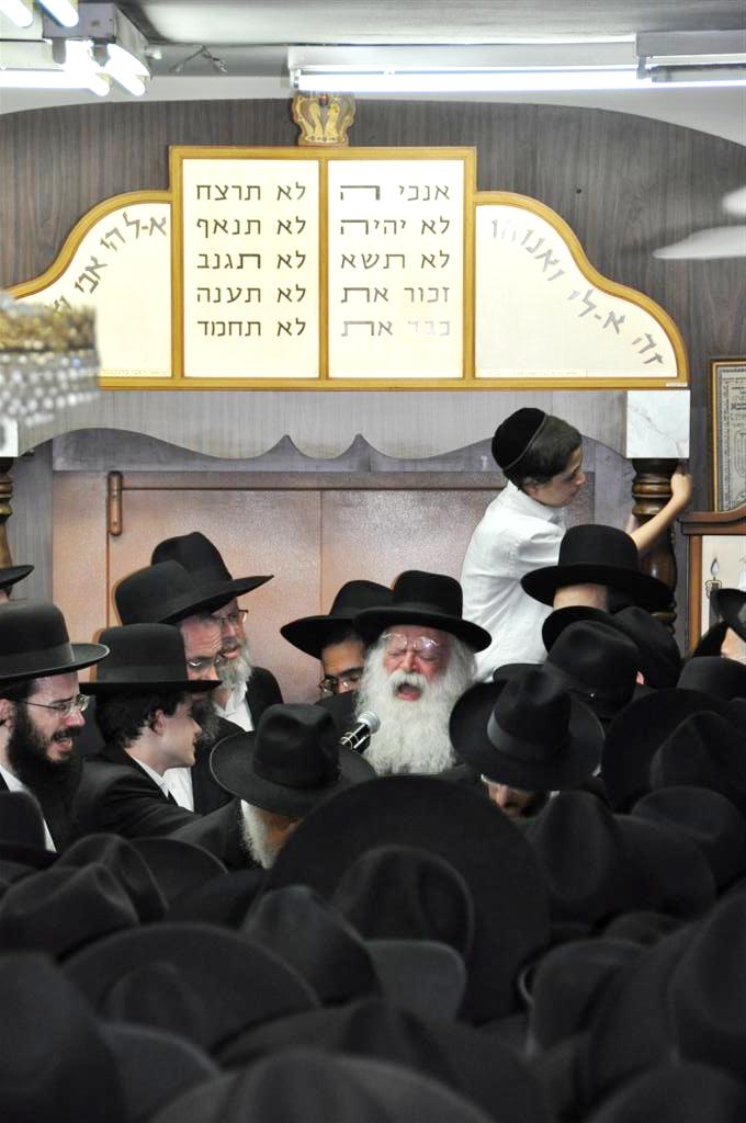 הלווויה בבני-ברק: נפרדו בדמעות מרמ"מ שלוזינגר