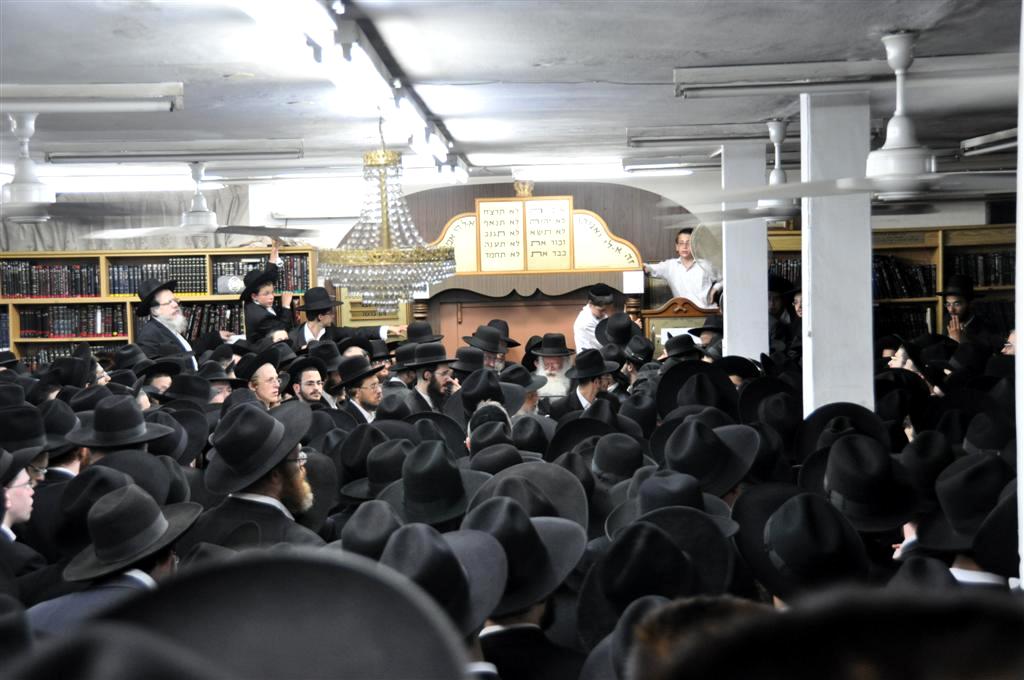 הלווויה בבני-ברק: נפרדו בדמעות מרמ"מ שלוזינגר