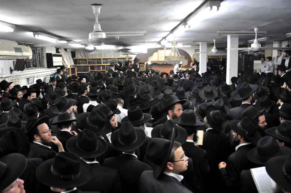 הלווויה בבני-ברק: נפרדו בדמעות מרמ"מ שלוזינגר