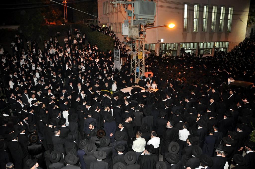 הלווויה בבני-ברק: נפרדו בדמעות מרמ"מ שלוזינגר