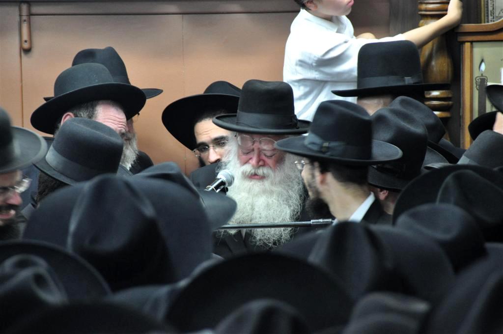 הלווויה בבני-ברק: נפרדו בדמעות מרמ"מ שלוזינגר