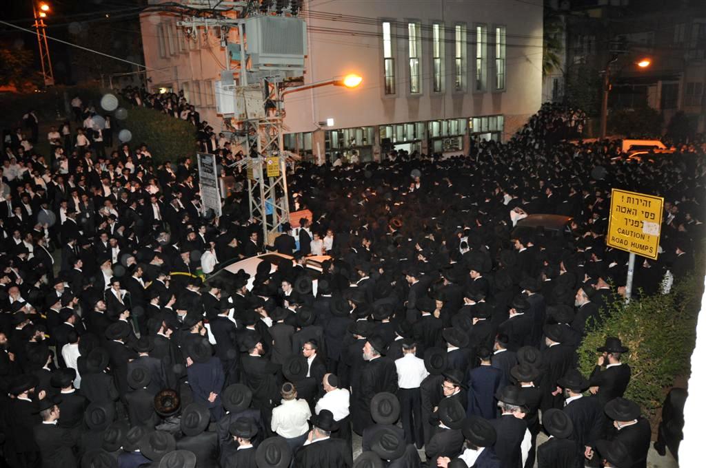 הלווויה בבני-ברק: נפרדו בדמעות מרמ"מ שלוזינגר