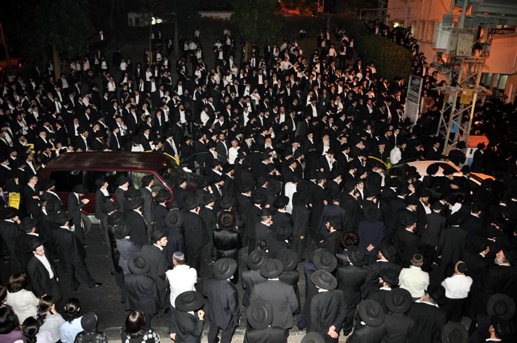 הלווויה בבני-ברק: נפרדו בדמעות מרמ"מ שלוזינגר