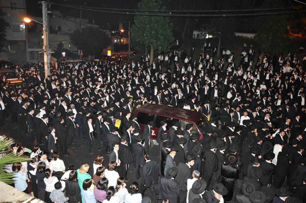 הלווויה בבני-ברק: נפרדו בדמעות מרמ"מ שלוזינגר