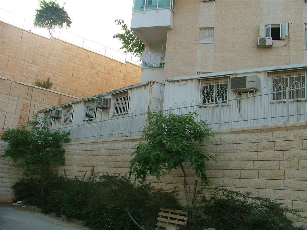 הדיירים במודיעין-עלית הופתעו: קראוונים פלשו לחצר