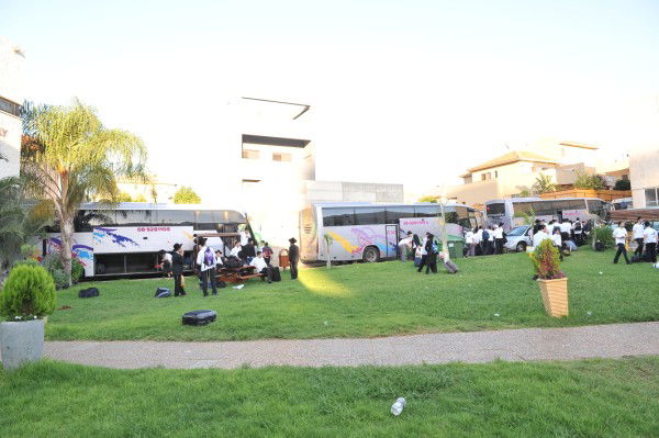 בקעמפ אחד: שר מהמפד"ל ובחורי ישיבה ליטאים