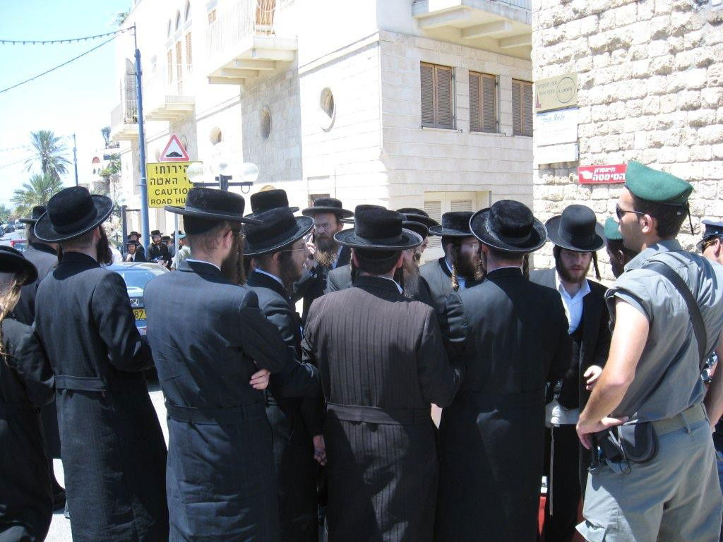 שגרה ביפו: מחאה נגד חילול הקברים