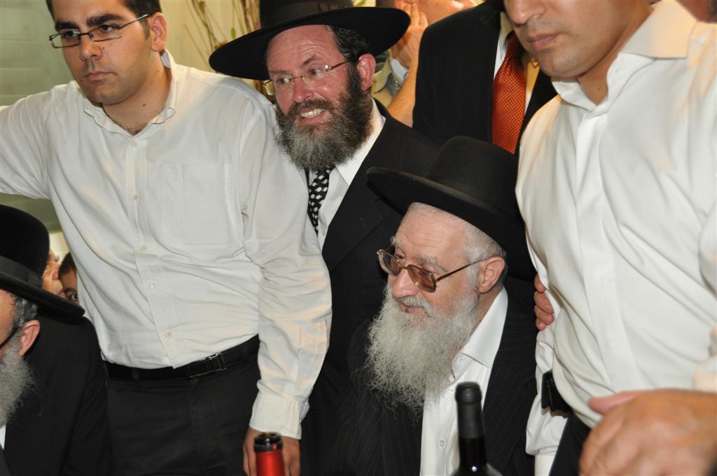 הגר"ע יוסף על בניזרי: "אוהב אותו יותר מבני"