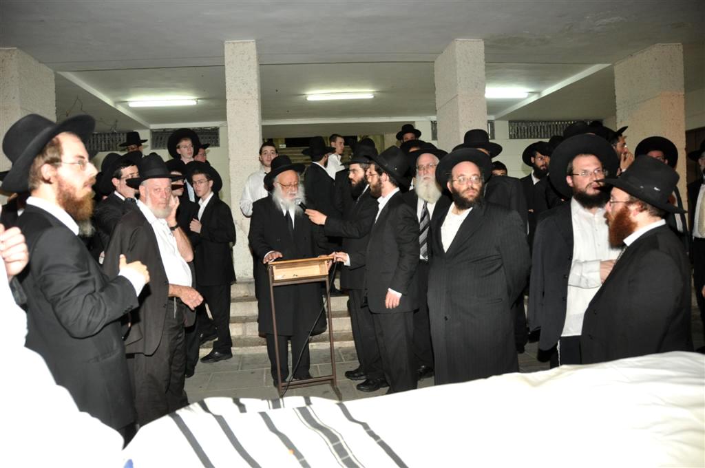 תמונות: הלויית הרה"צ ר´ בן ציון לייטנר זצ"ל מפוניבז´