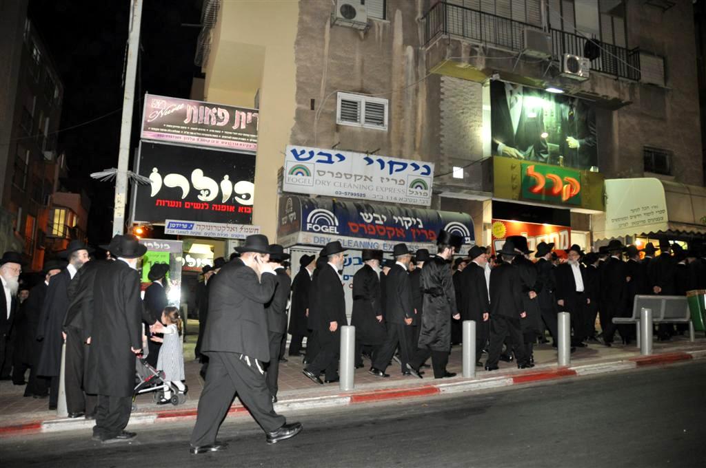 תמונות: הלויית הרה"צ ר´ בן ציון לייטנר זצ"ל מפוניבז´