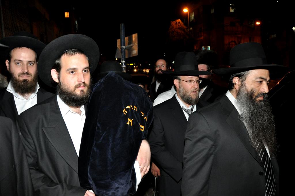 בחצות: הגראי"ל שטיינמן יצא למסע בארה"ב ● תיעוד