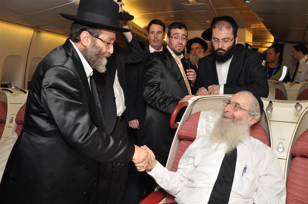 בחצות: הגראי"ל שטיינמן יצא למסע בארה"ב ● תיעוד