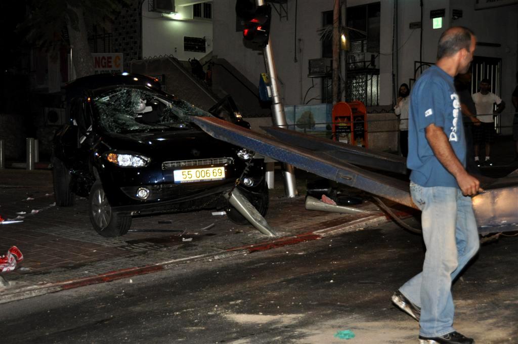 לפנות בוקר: תאונה קשה בלב בני-ברק - וידאו ותמונות