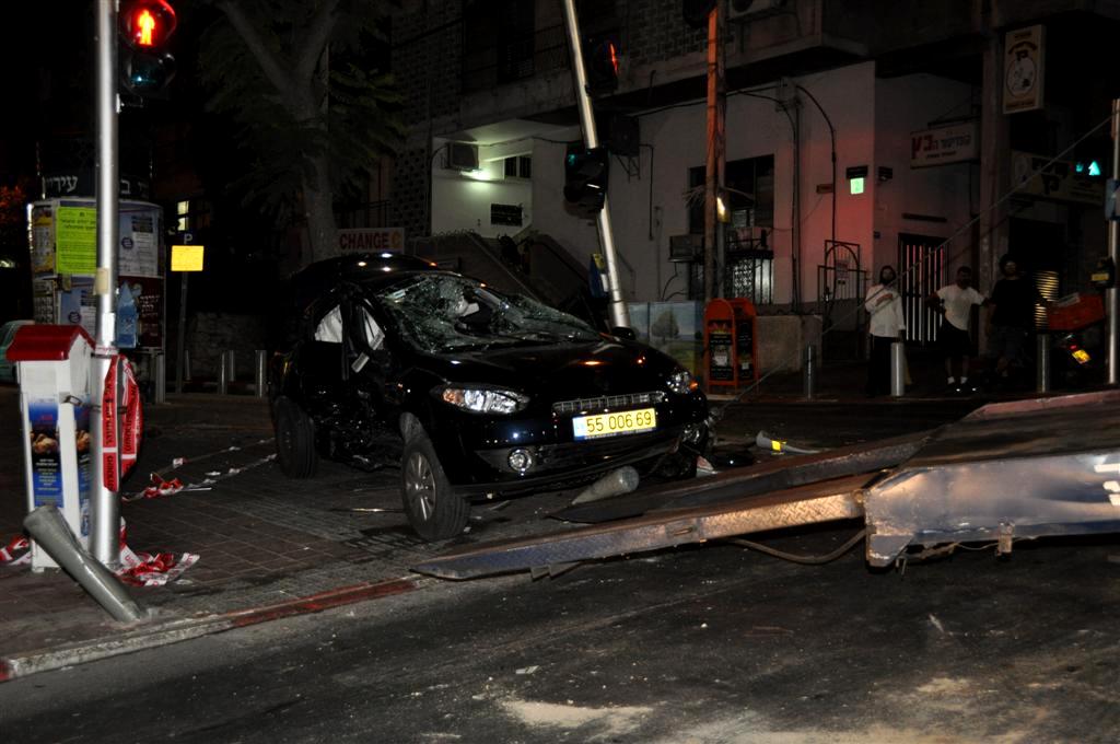 לפנות בוקר: תאונה קשה בלב בני-ברק - וידאו ותמונות