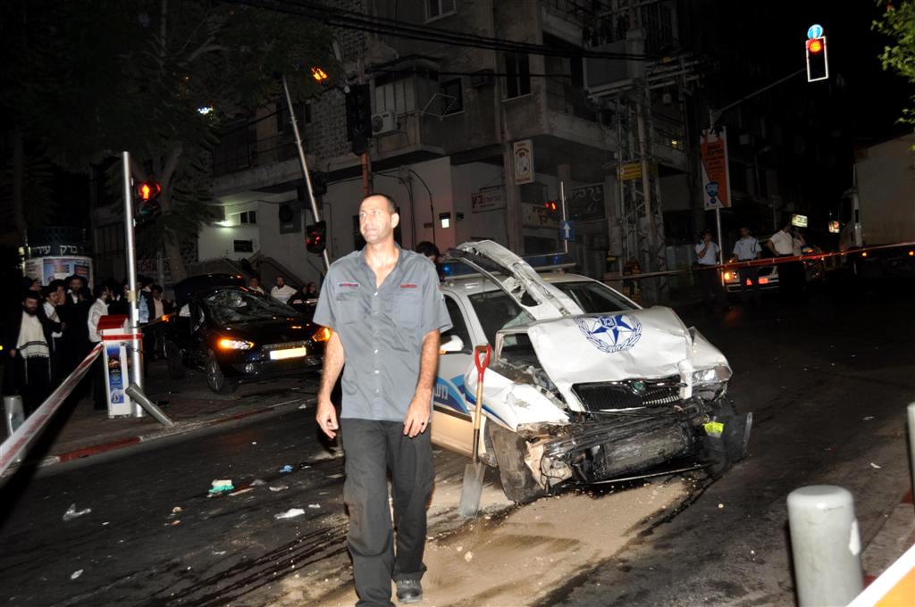 לפנות בוקר: תאונה קשה בלב בני-ברק - וידאו ותמונות