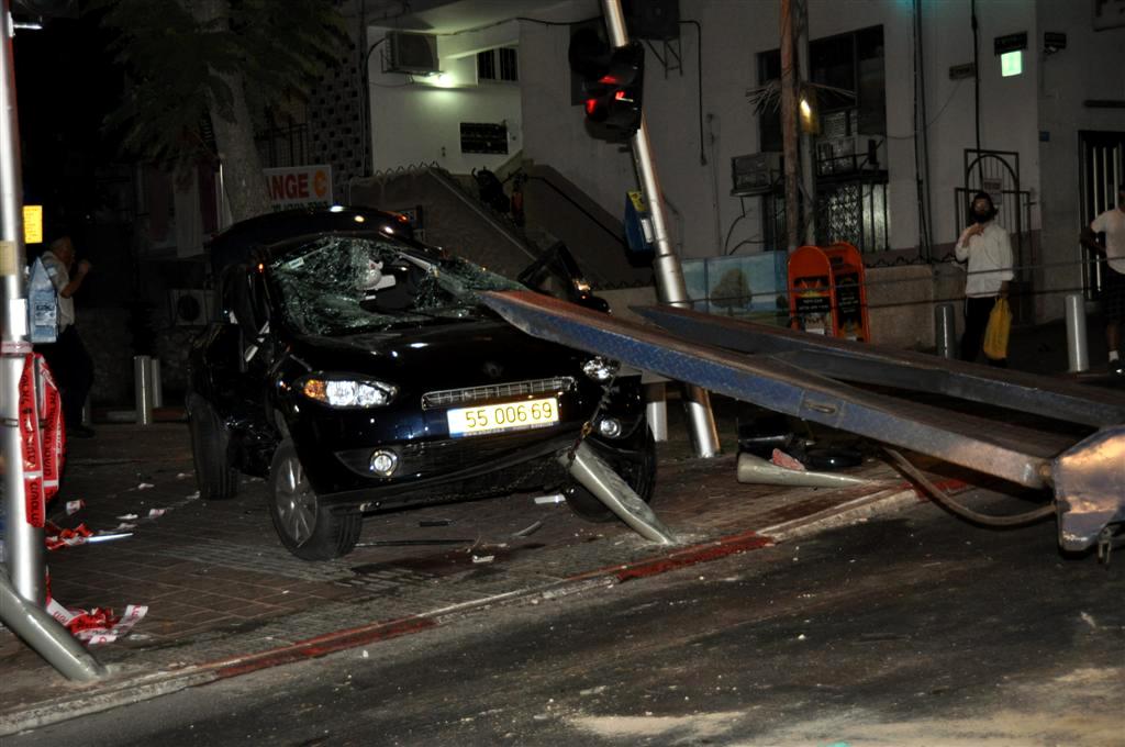 לפנות בוקר: תאונה קשה בלב בני-ברק - וידאו ותמונות