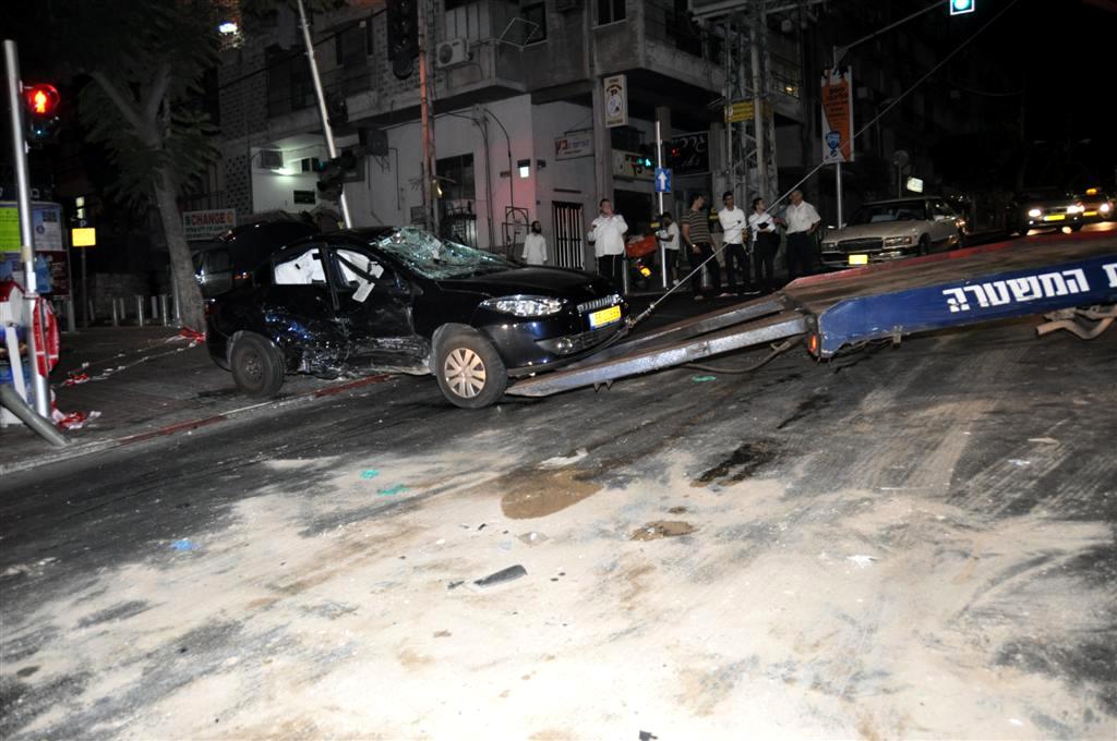 לפנות בוקר: תאונה קשה בלב בני-ברק - וידאו ותמונות