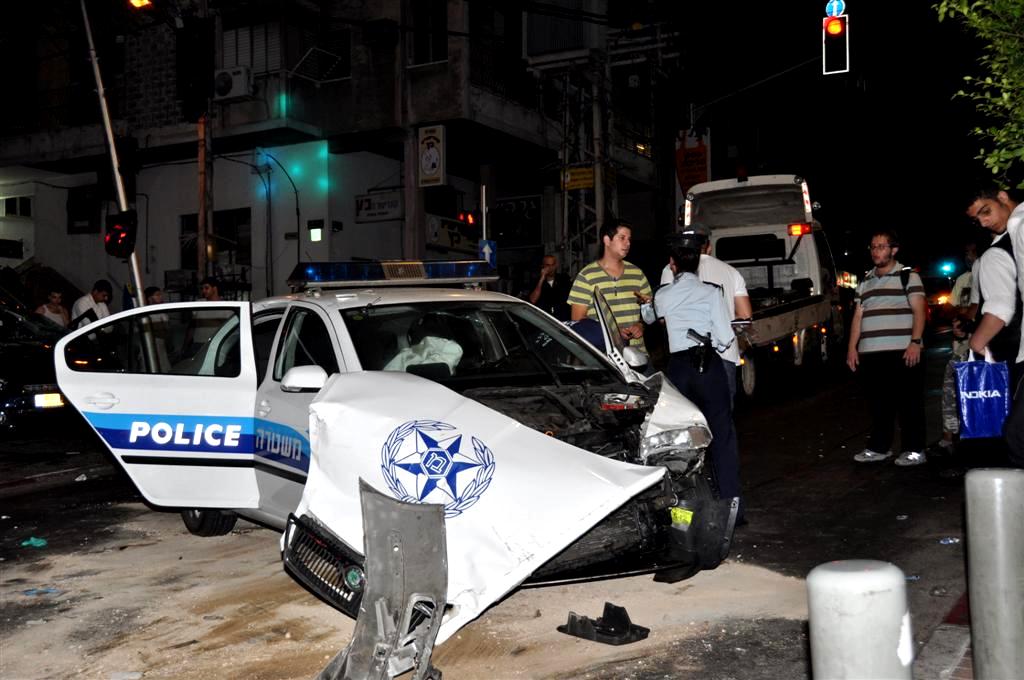 לפנות בוקר: תאונה קשה בלב בני-ברק - וידאו ותמונות