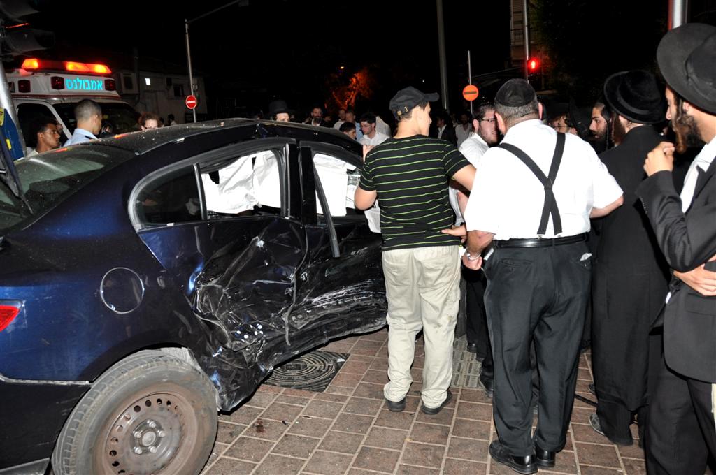 לפנות בוקר: תאונה קשה בלב בני-ברק - וידאו ותמונות