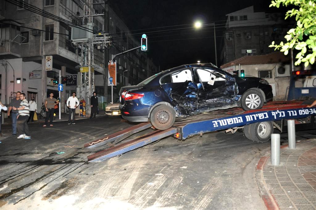 לפנות בוקר: תאונה קשה בלב בני-ברק - וידאו ותמונות