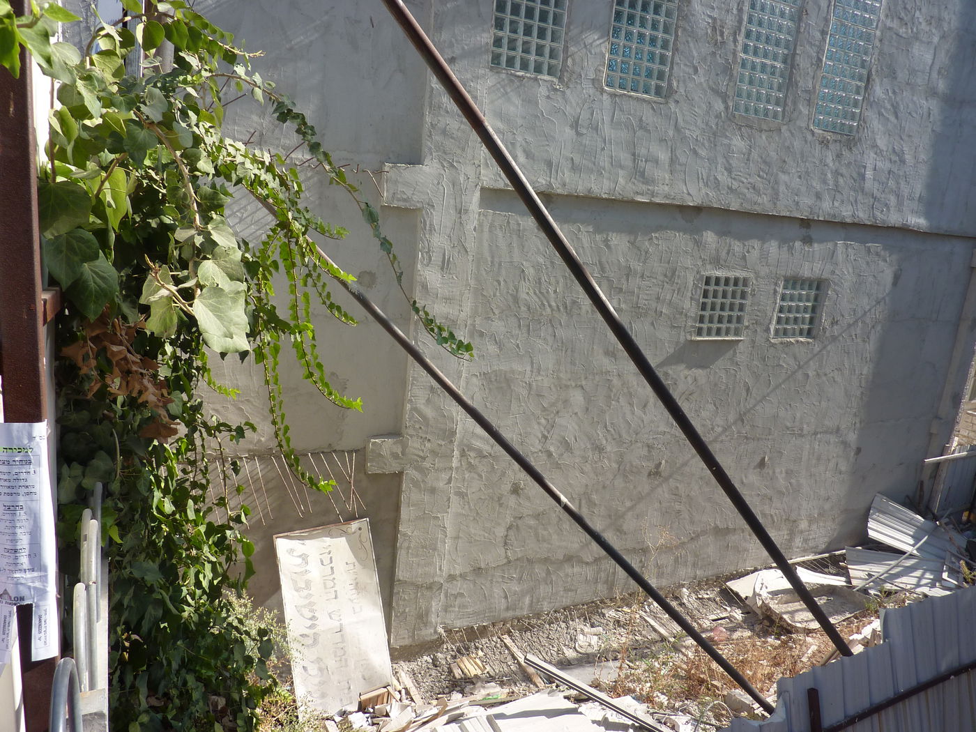 החרם יוצא לדרך: פשקוילים ושלטים נגד התובע החרדי