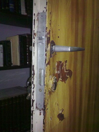 הדלת שנפרצה