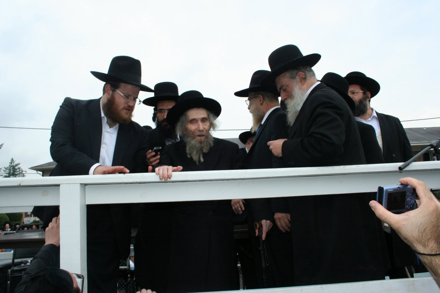 לייקוד מתרגשת: הגראי"ל בא לעיר
