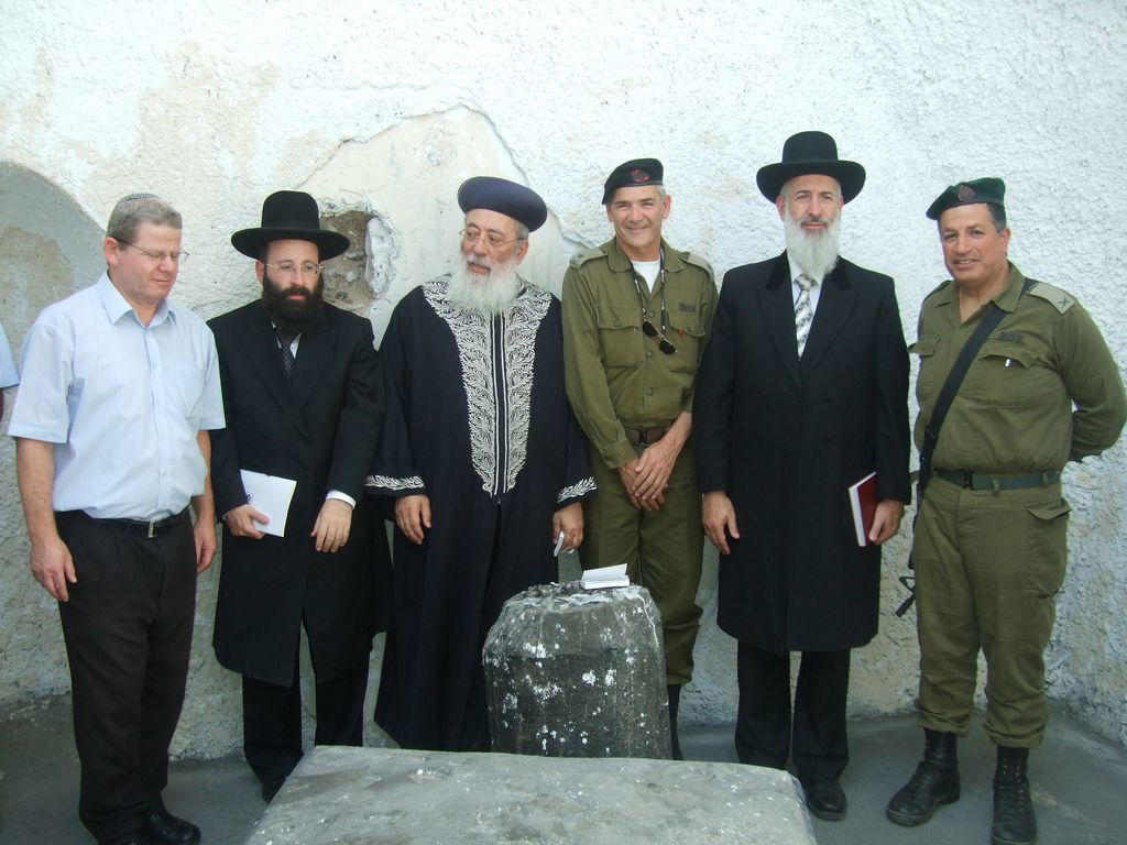 ביקור היסטורי: הרבנים הראשיים בקבר יוסף בשכם