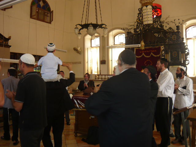 הקיבוץ התרגש: פידיון הבן, כפול שלוש