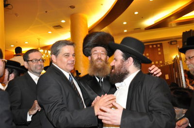 גלריית תמונות ווידאו: חתונת בן השדרן ר´ דודי שוומנפלד