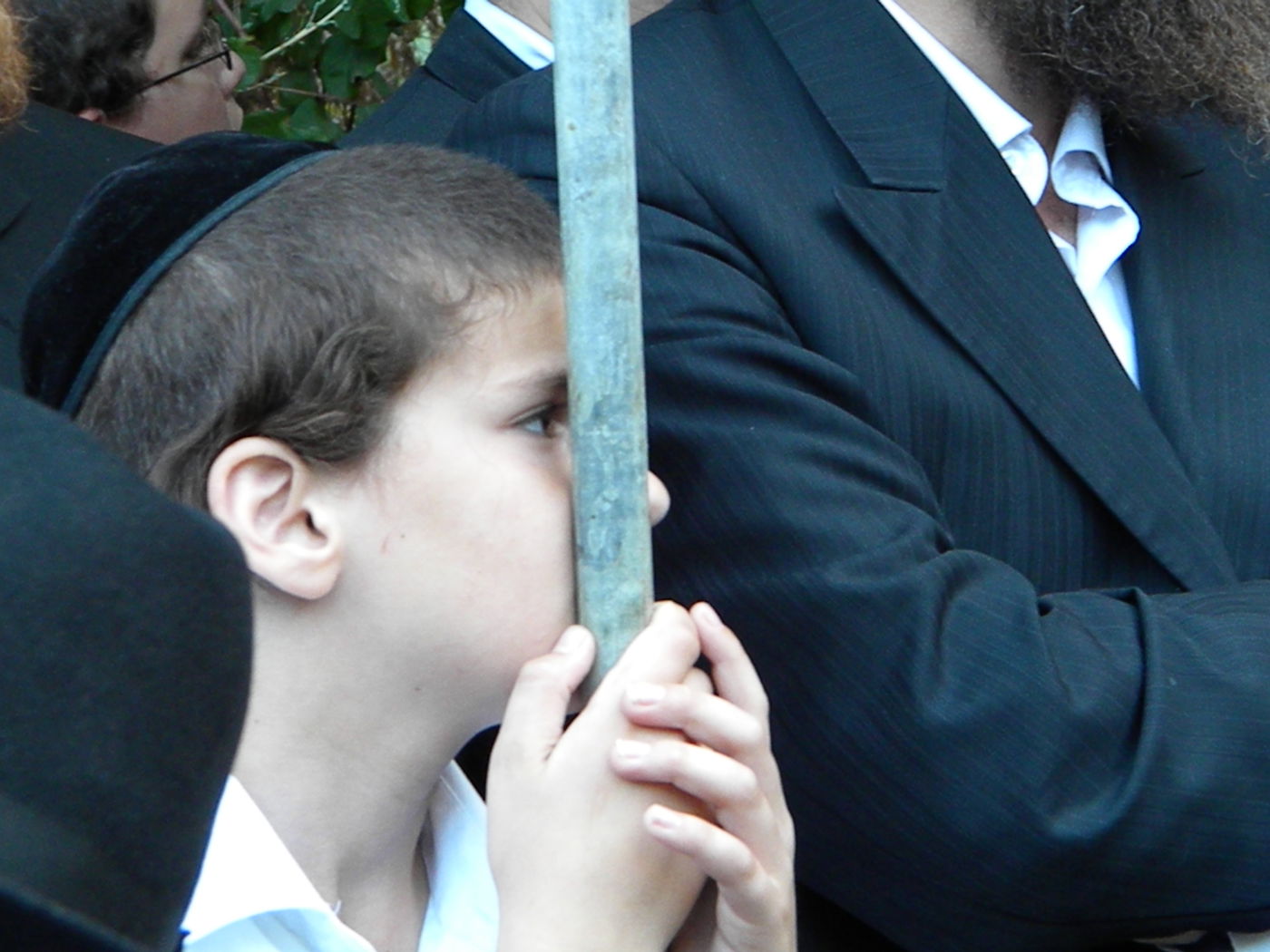 אלפים מלויים את הגאון הרב יעקב זלזניק זצ"ל