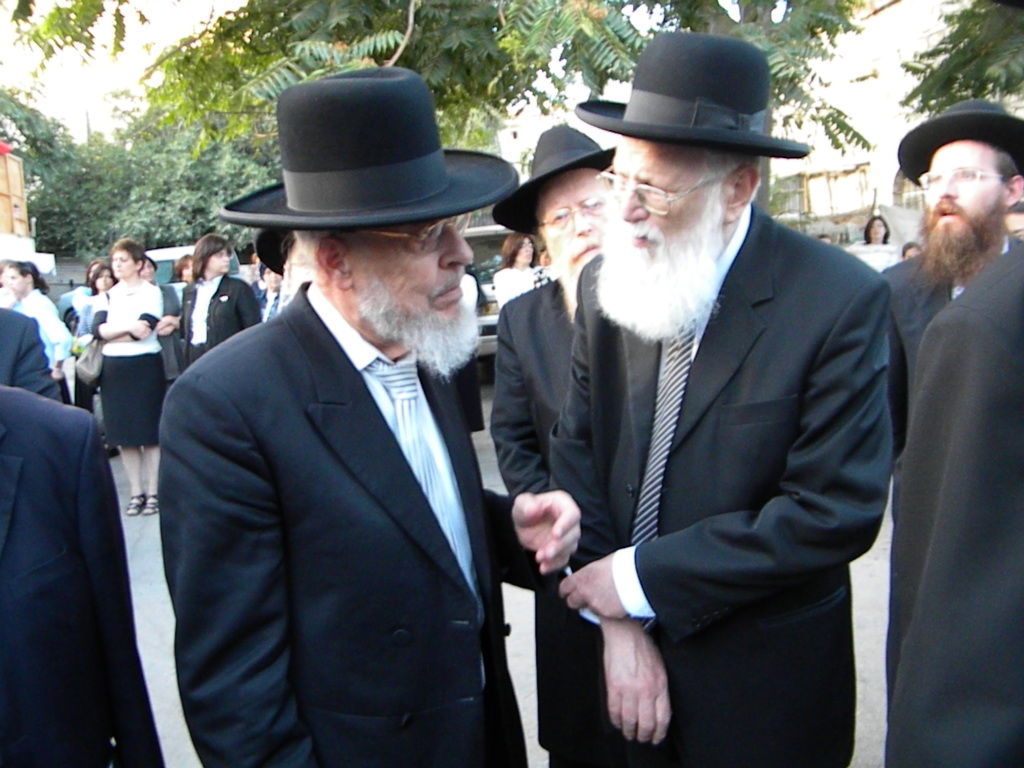 אלפים מלויים את הגאון הרב יעקב זלזניק זצ"ל