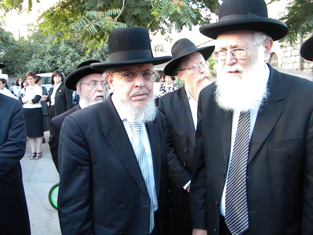 אלפים מלויים את הגאון הרב יעקב זלזניק זצ"ל