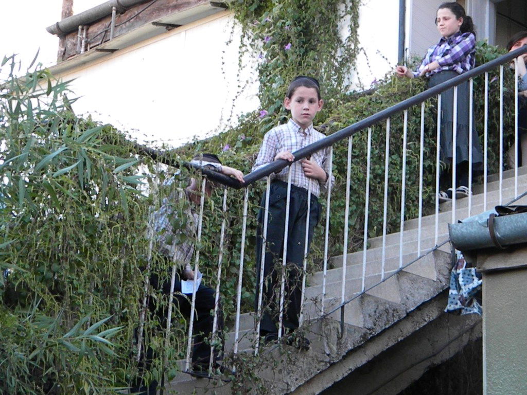 אלפים מלויים את הגאון הרב יעקב זלזניק זצ"ל