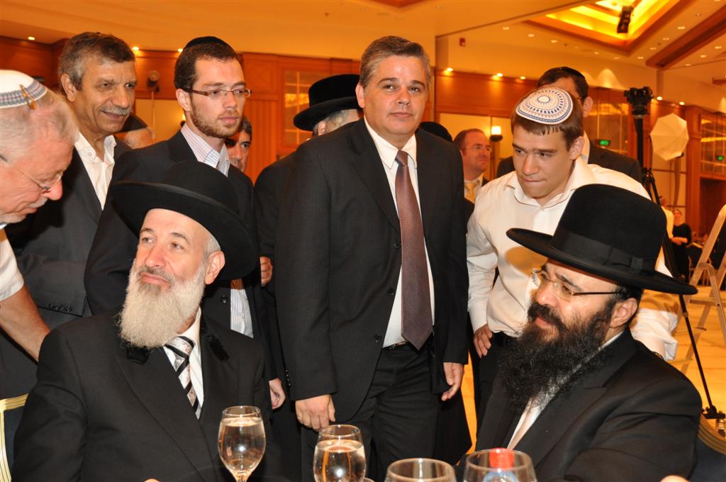 צפו: 'הרנטגן' מקבל תמיכה מהרב מצגר