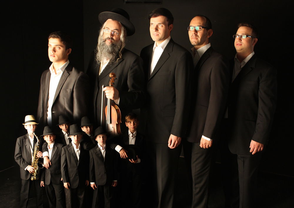 נלחמים בזמרים? עכשיו יש להם תשובה מוזיקלית: שיר