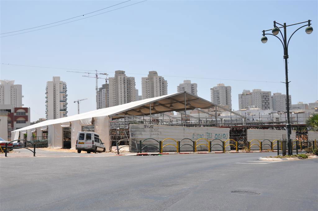 לקראת החגים: מאהל ענק נבנה בויזניץ